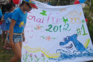 Vẽ tranh trang trí lều trại lớp 8