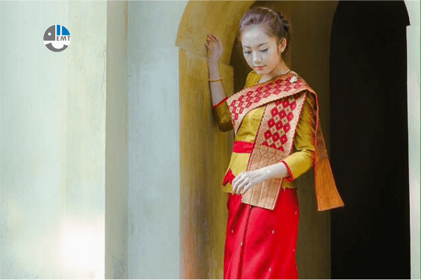 Váy Sinh truyền thống của Lào